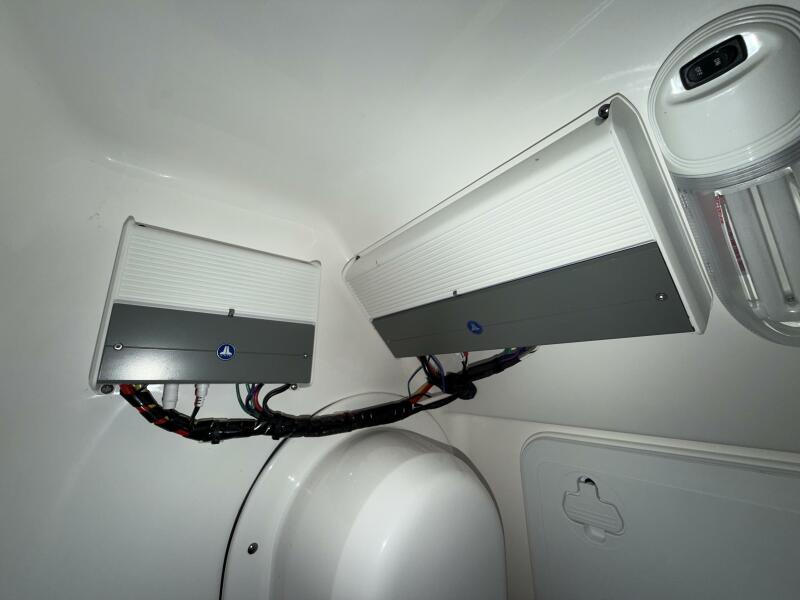 23' 2016 Everglades 230 Center Console