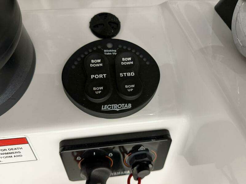 23ft Everglades Yacht For Sale