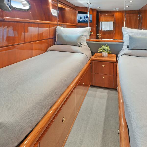 81' 2003 Hargrave Sky Lounge