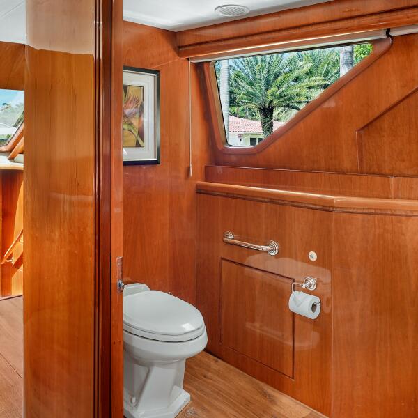 81' 2003 Hargrave Sky Lounge