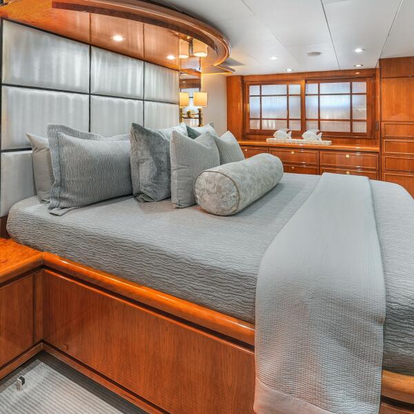 81' 2003 Hargrave Sky Lounge