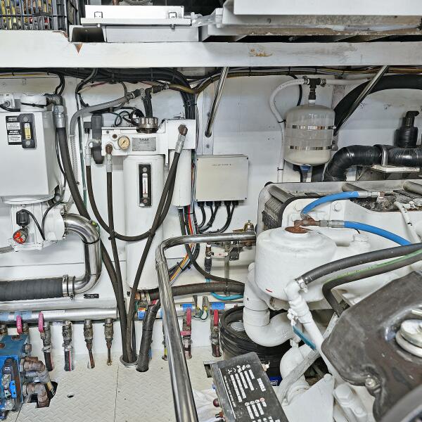 81' 2003 Hargrave Sky Lounge