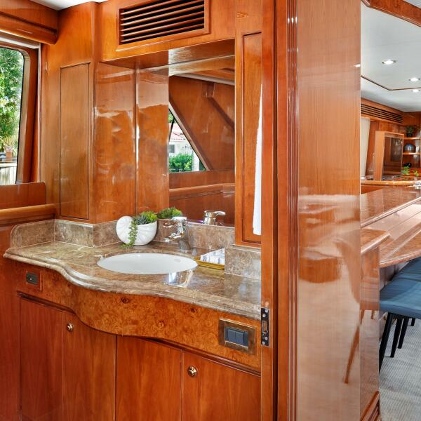 81' 2003 Hargrave Sky Lounge