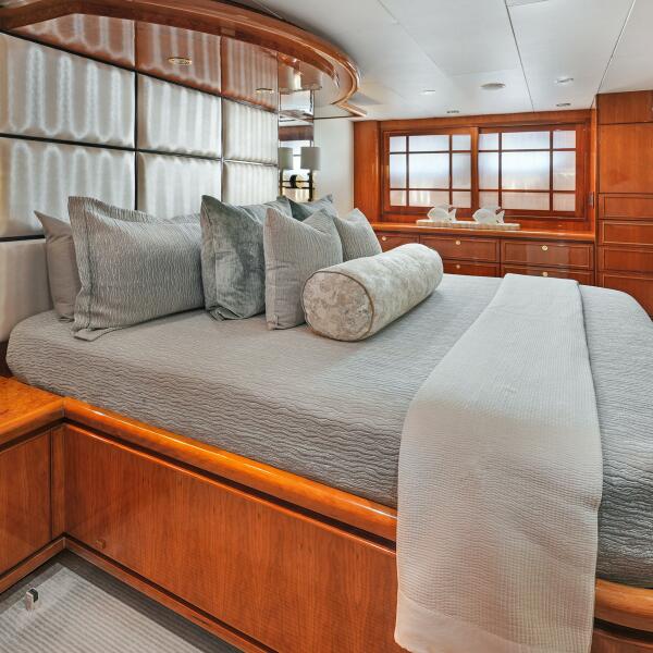 81' 2003 Hargrave Sky Lounge