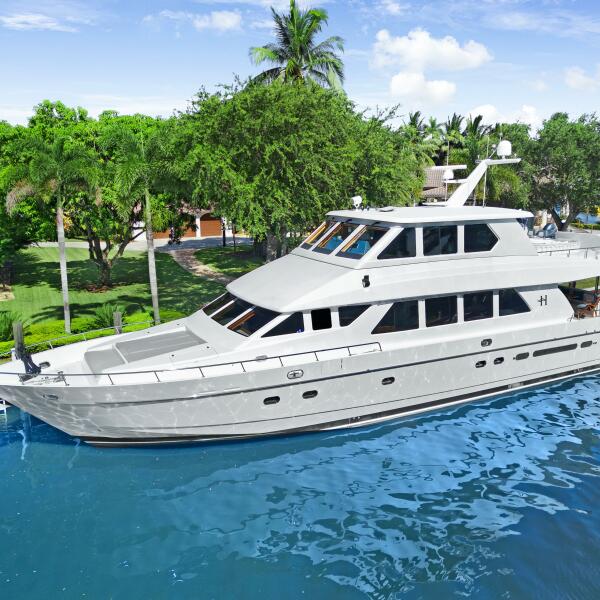 81' 2003 Hargrave Sky Lounge