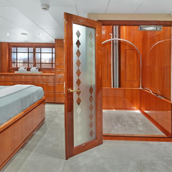 81' 2003 Hargrave Sky Lounge