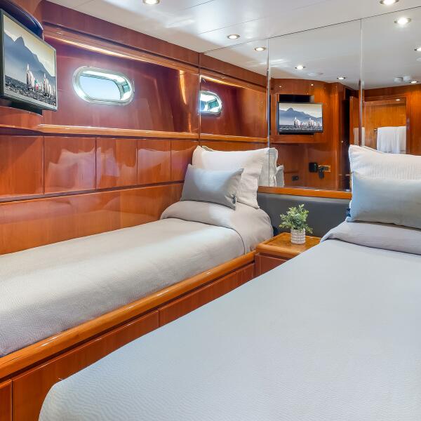 81' 2003 Hargrave Sky Lounge