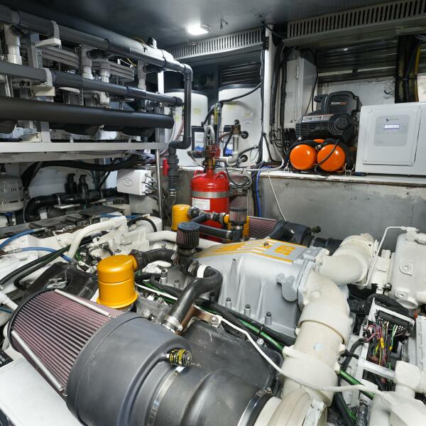 81' 2003 Hargrave Sky Lounge