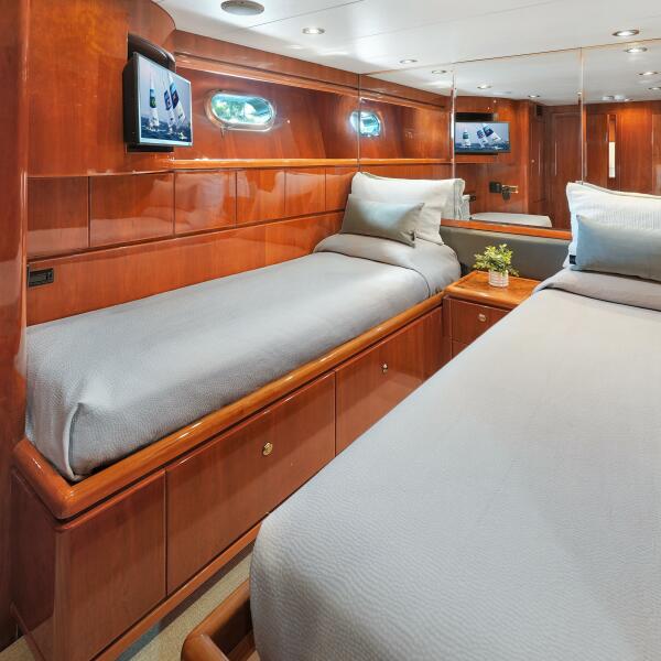 81' 2003 Hargrave Sky Lounge