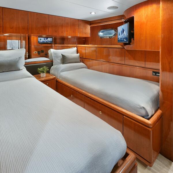 81' 2003 Hargrave Sky Lounge