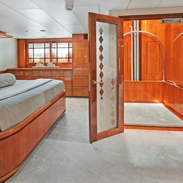 81' 2003 Hargrave Sky Lounge