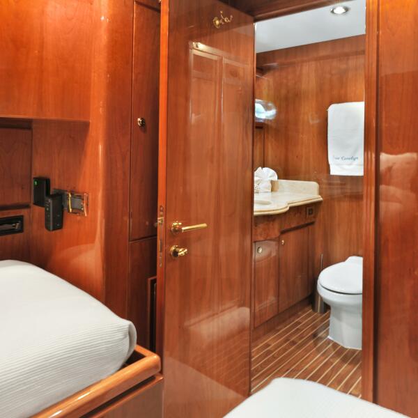 81' 2003 Hargrave Sky Lounge