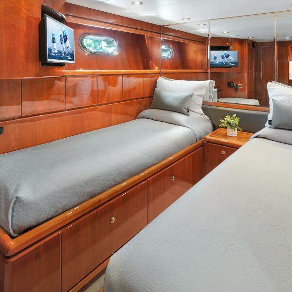 81' 2003 Hargrave Sky Lounge