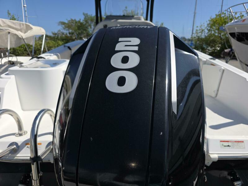 22' 2022 Wellcraft 222 Fisherman