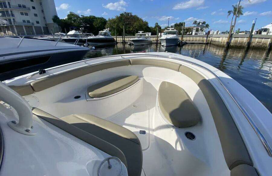 Dolce 28ft Pursuit Yacht For Sale