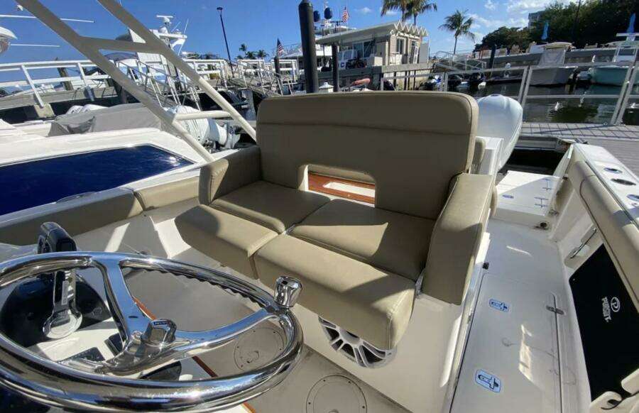 Dolce 28ft Pursuit Yacht For Sale