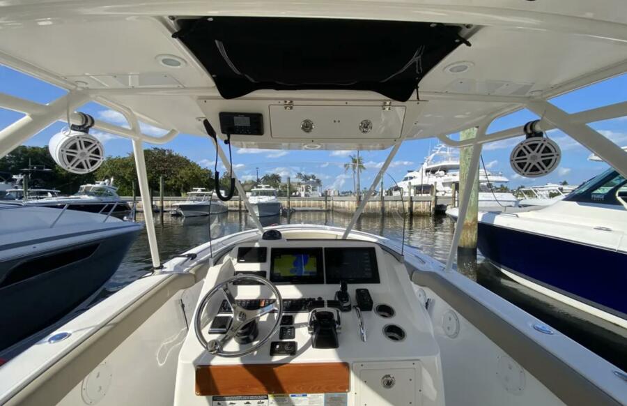 28' 2015 Pursuit Sport