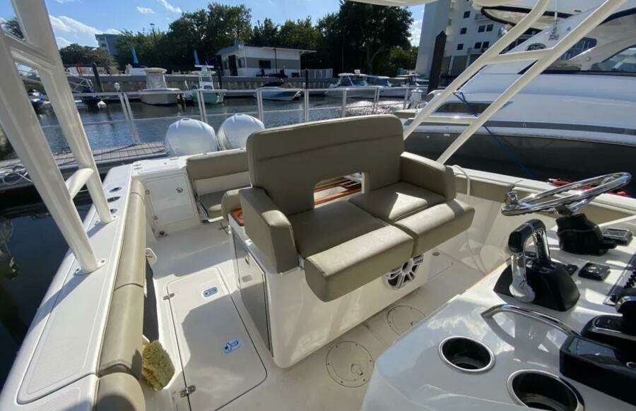 Dolce 28ft Pursuit Yacht For Sale
