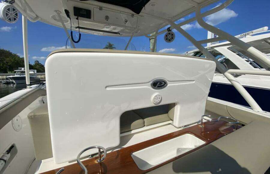 Dolce 28ft Pursuit Yacht For Sale