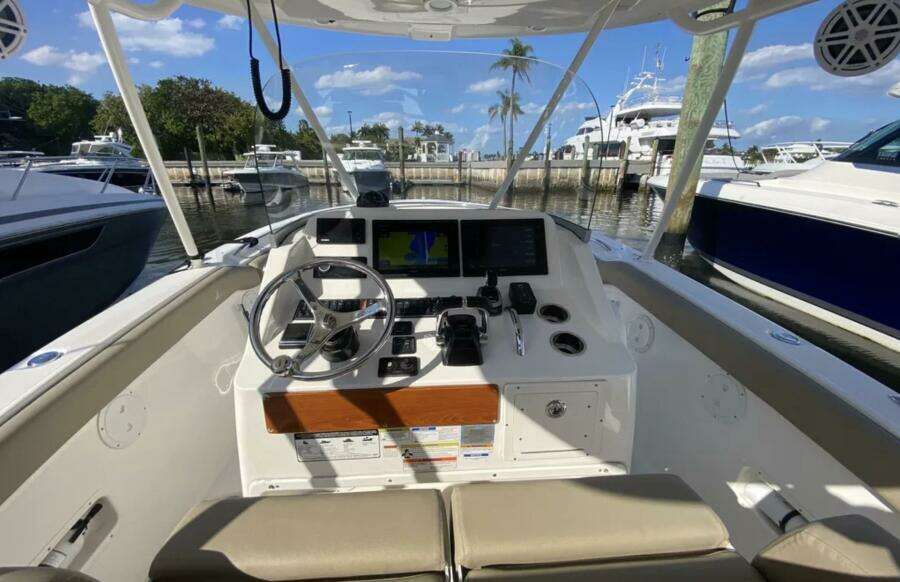 Dolce 28ft Pursuit Yacht For Sale
