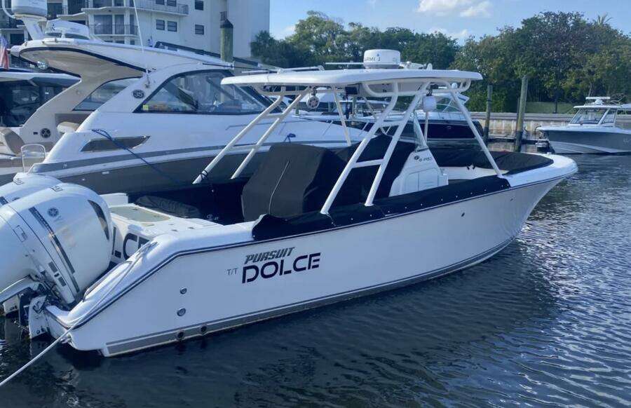 Dolce 28ft Pursuit Yacht For Sale