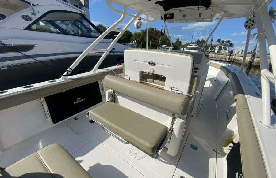 Dolce 28ft Pursuit Yacht For Sale