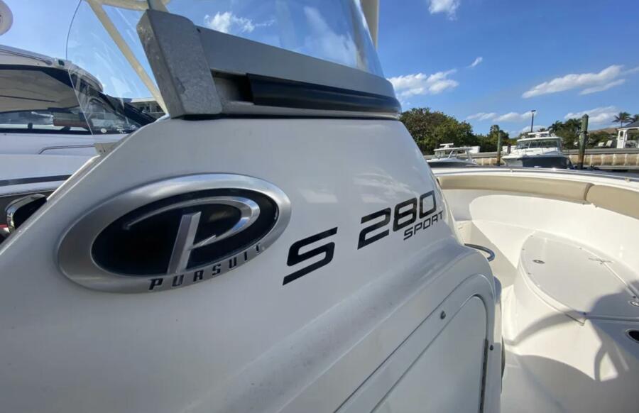 28' 2015 Pursuit Sport