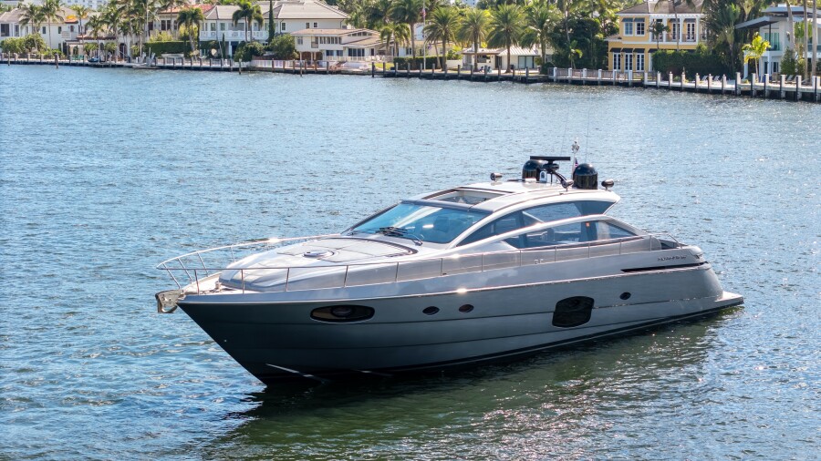 62' 2016 Pershing 