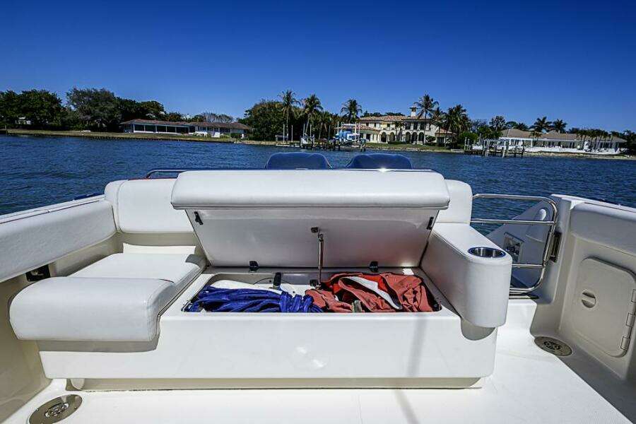 34ft Pursuit Yacht For Sale