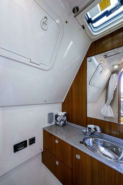 34ft Pursuit Yacht For Sale