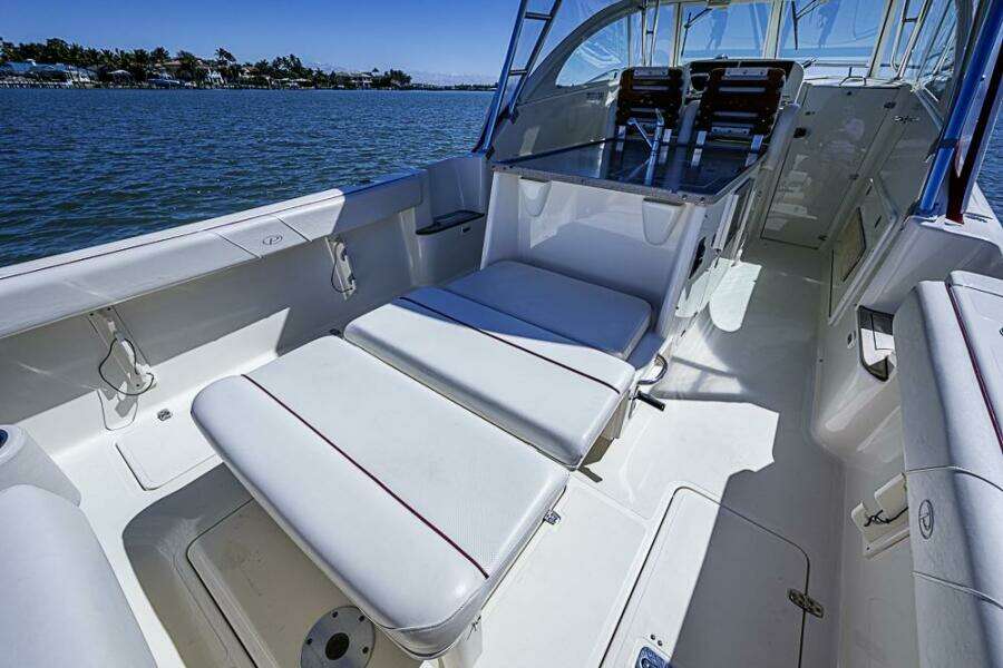 34ft Pursuit Yacht For Sale