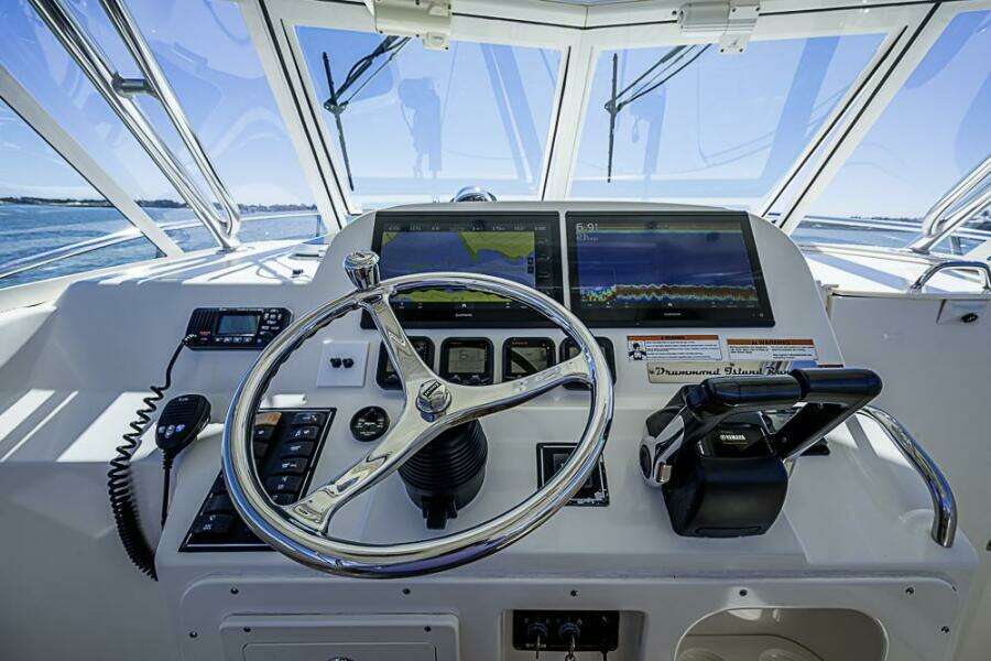 34ft Pursuit Yacht For Sale