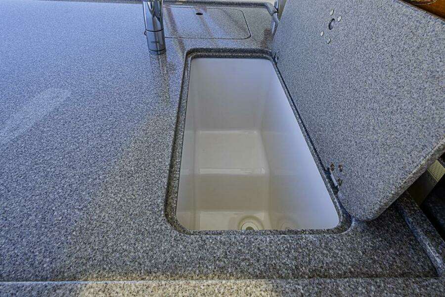 34ft Pursuit Yacht For Sale