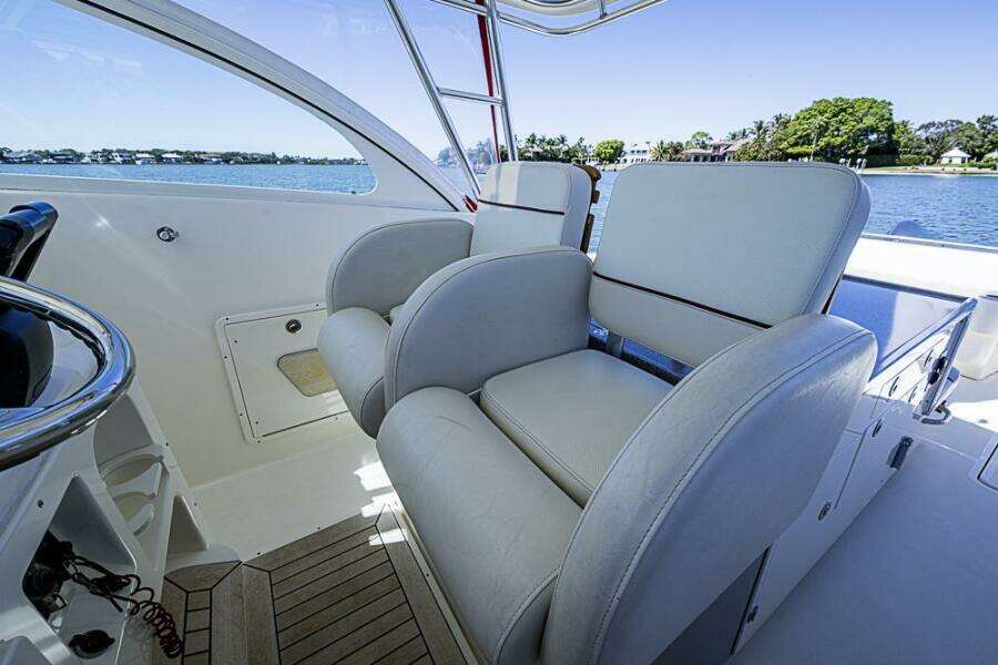 34ft Pursuit Yacht For Sale