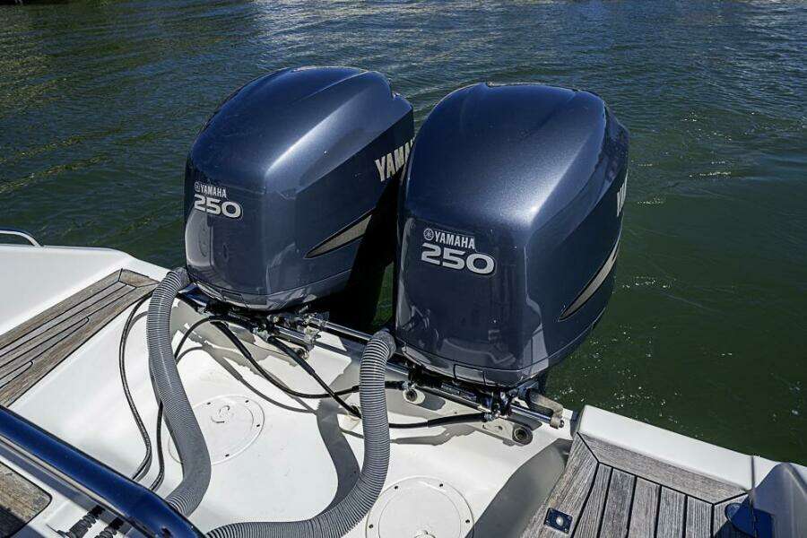 34ft Pursuit Yacht For Sale