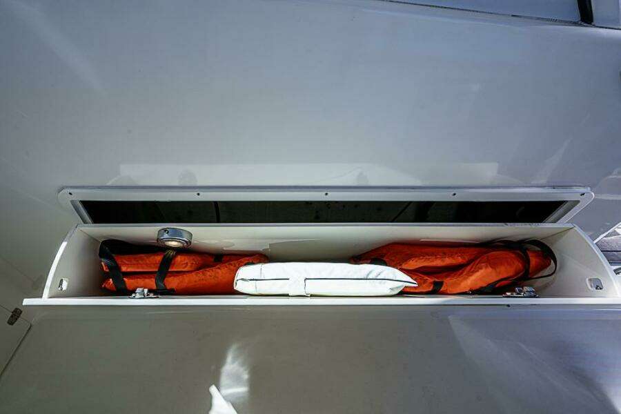 34ft Pursuit Yacht For Sale