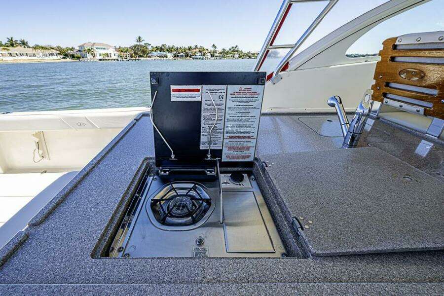 34ft Pursuit Yacht For Sale