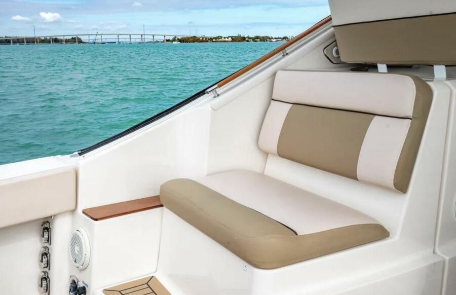 36' 2013 Tiara Yachts 36 Coronet