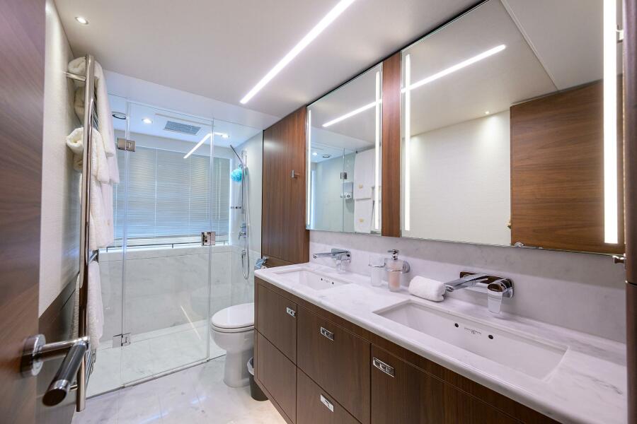 78' 2021 Princess Y78