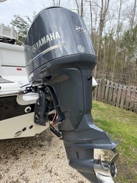 23' 2015 Tidewater 230 LXF