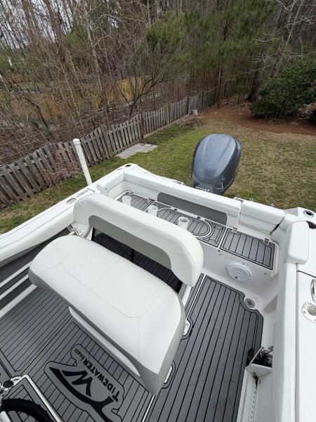23' 2015 Tidewater 230 LXF