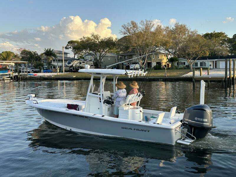 24ft Sea Hunt Yacht For Sale