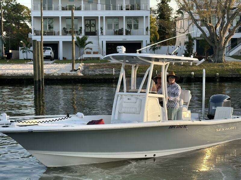 24ft Sea Hunt Yacht For Sale