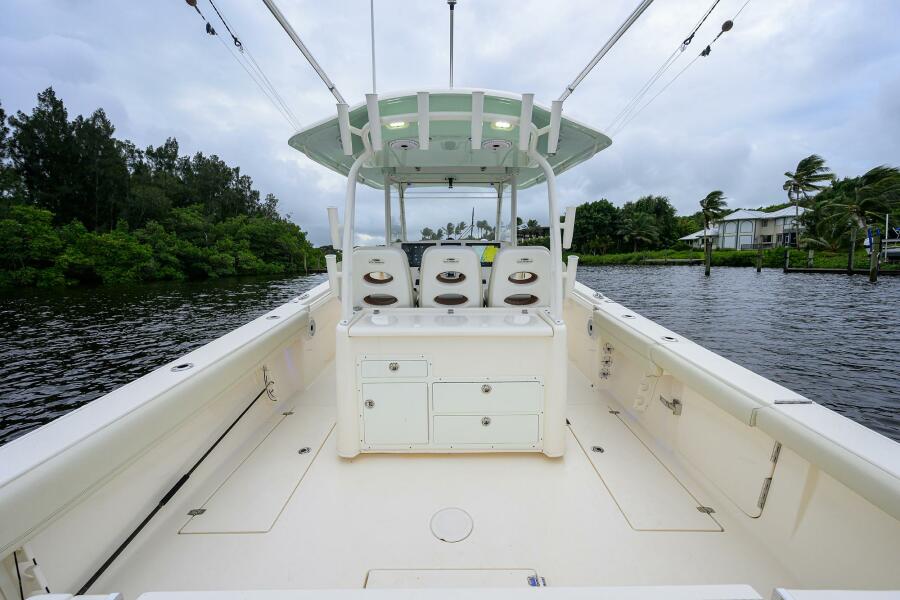 35' 2020 Cobia 350 CC