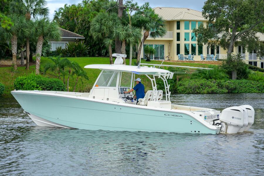 35' 2020 Cobia 350 CC