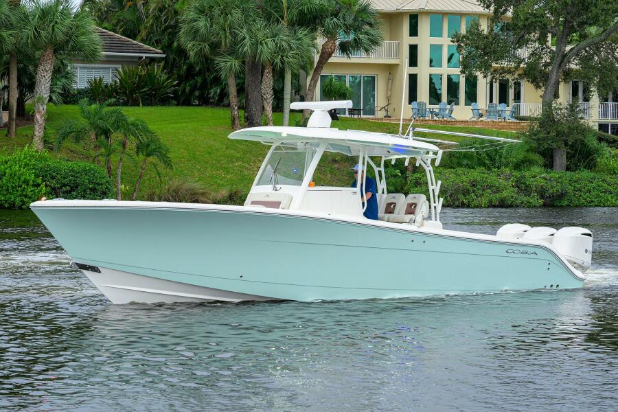 35' 2020 Cobia 350 CC