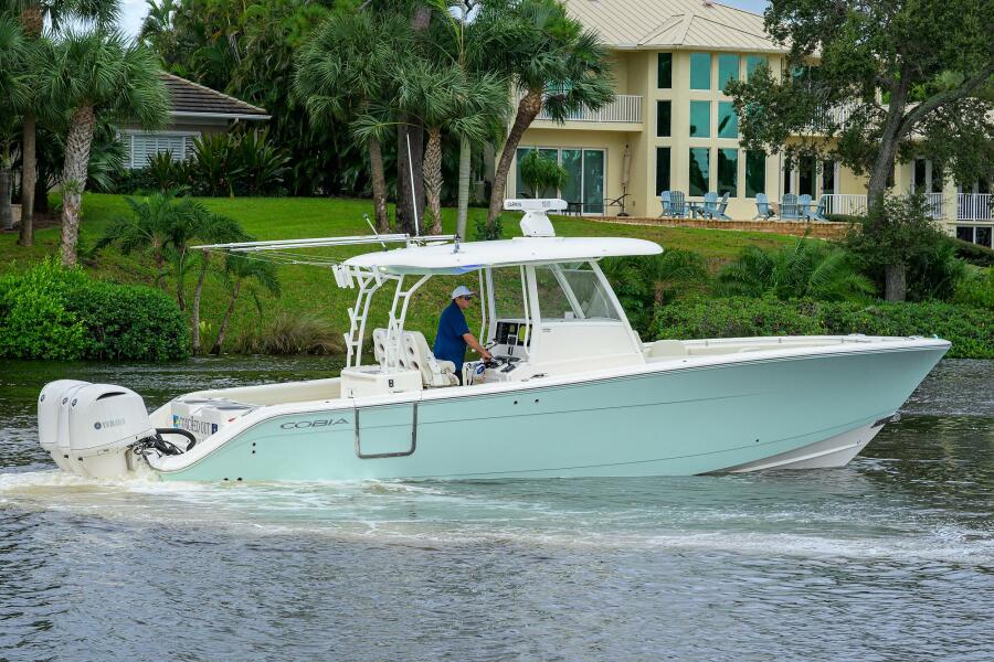 35' 2020 Cobia 350 CC