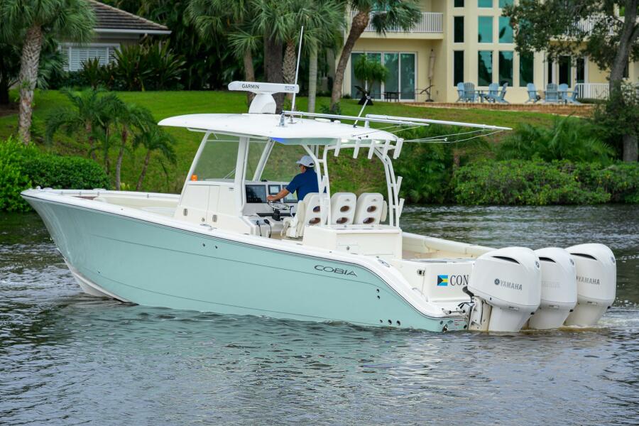 35' 2020 Cobia 350 CC