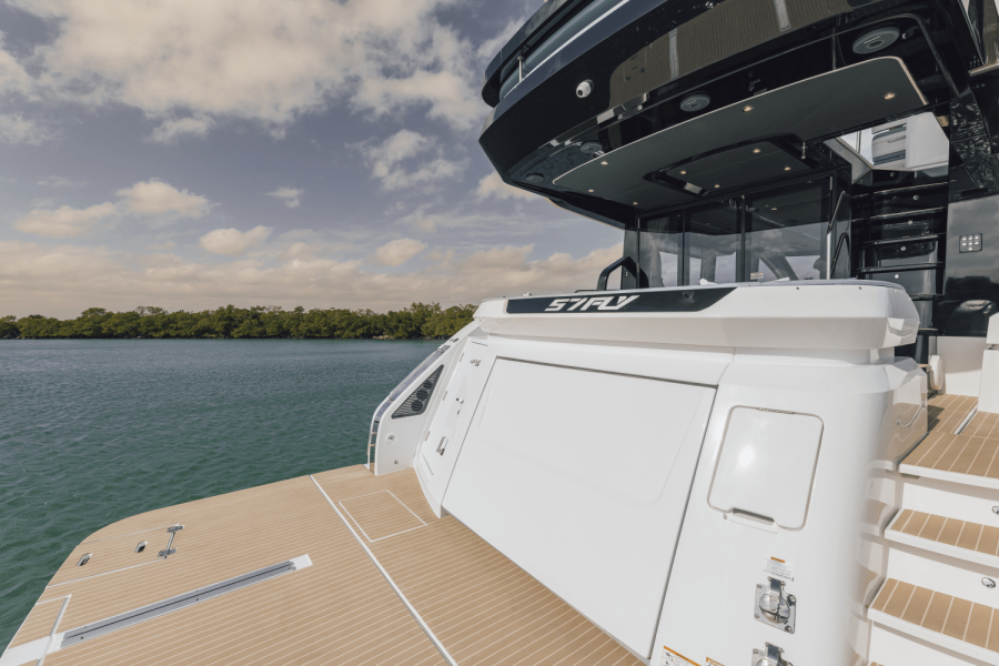 57ft Cruisers Yachts Yacht For Sale