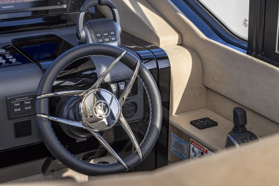 57ft Cruisers Yachts Yacht For Sale